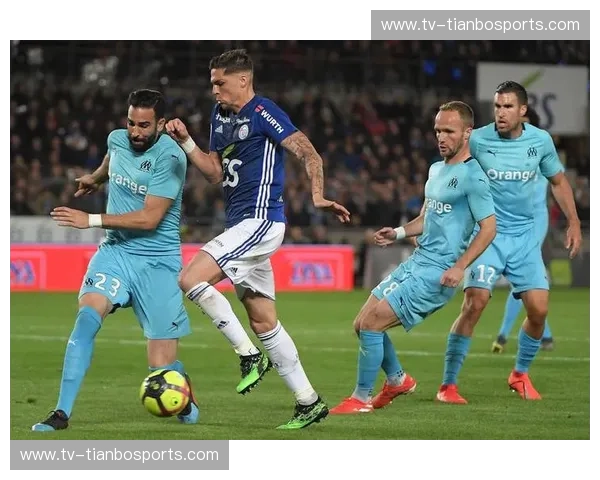 蓝鹰唳天对垒斑马奇兵：奥林匹克球场的意甲巅峰博弈